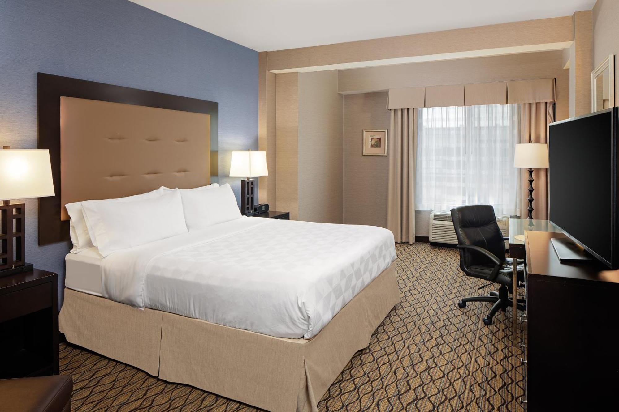 Detroit Metro Airport By Ihg Romulus