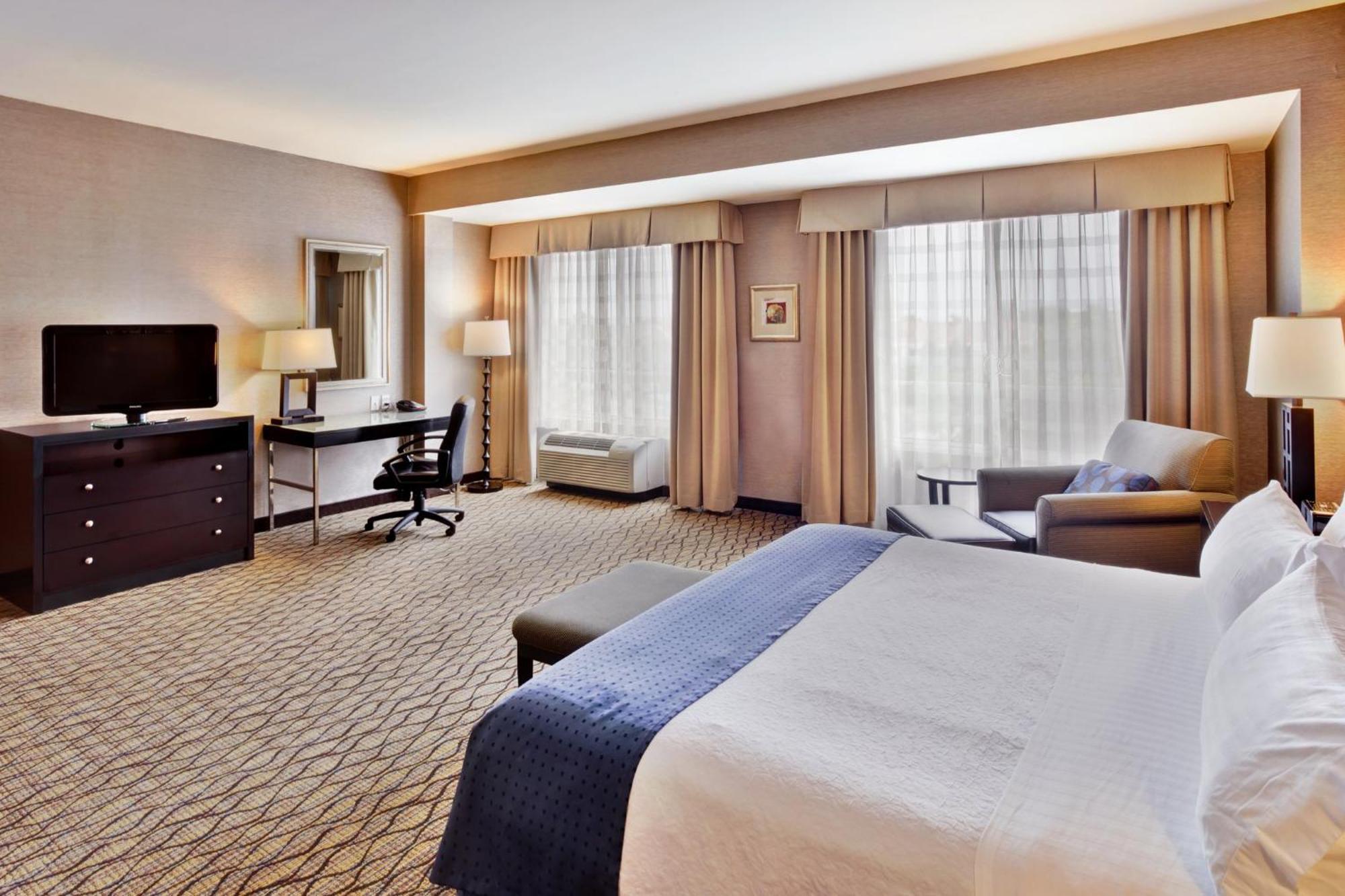 Detroit Metro Airport By Ihg