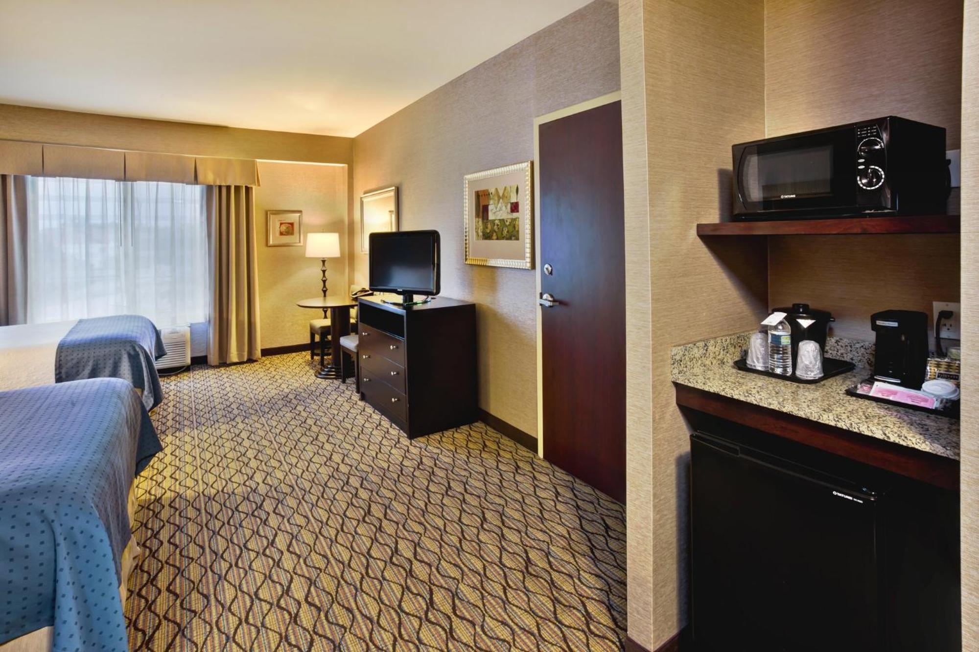 Hotel Detroit Metro Airport By Ihg